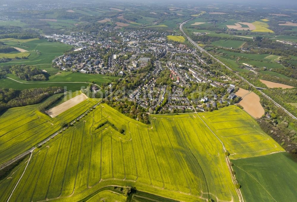 Luftbild Erkrath - Feld- Landschaft gelb blühender Raps- Blüten in Erkrath im Bundesland Nordrhein-Westfalen