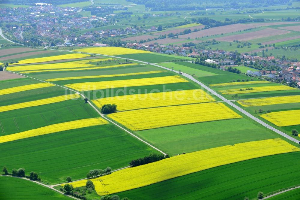 Luftaufnahme Karbach - Feld- Landschaft gelb blühender Raps- Blüten in Karbach im Bundesland Bayern