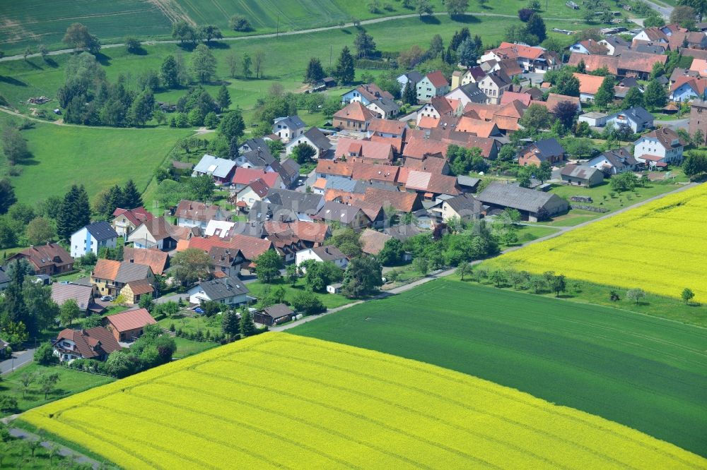 Luftaufnahme Karbach - Feld- Landschaft gelb blühender Raps- Blüten in Karbach im Bundesland Bayern