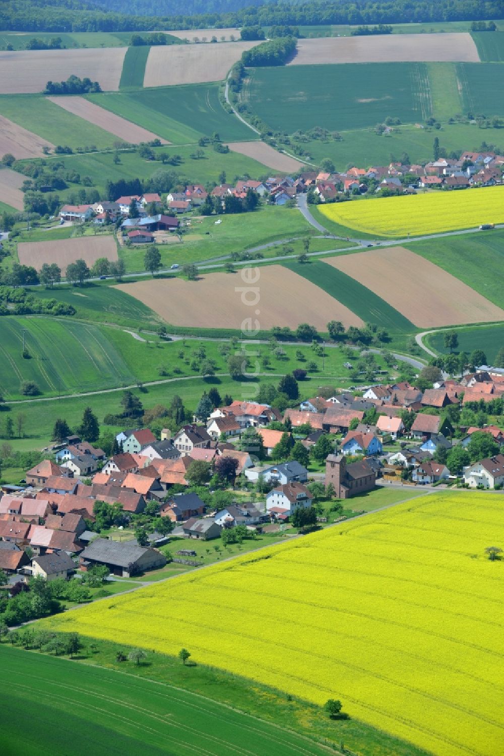 Luftbild Karbach - Feld- Landschaft gelb blühender Raps- Blüten in Karbach im Bundesland Bayern