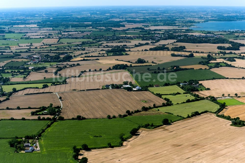 Luftaufnahme Pommerby - Felder und angrenzende Waldgebiete in Pommerby im Bundesland Schleswig-Holstein, Deutschland