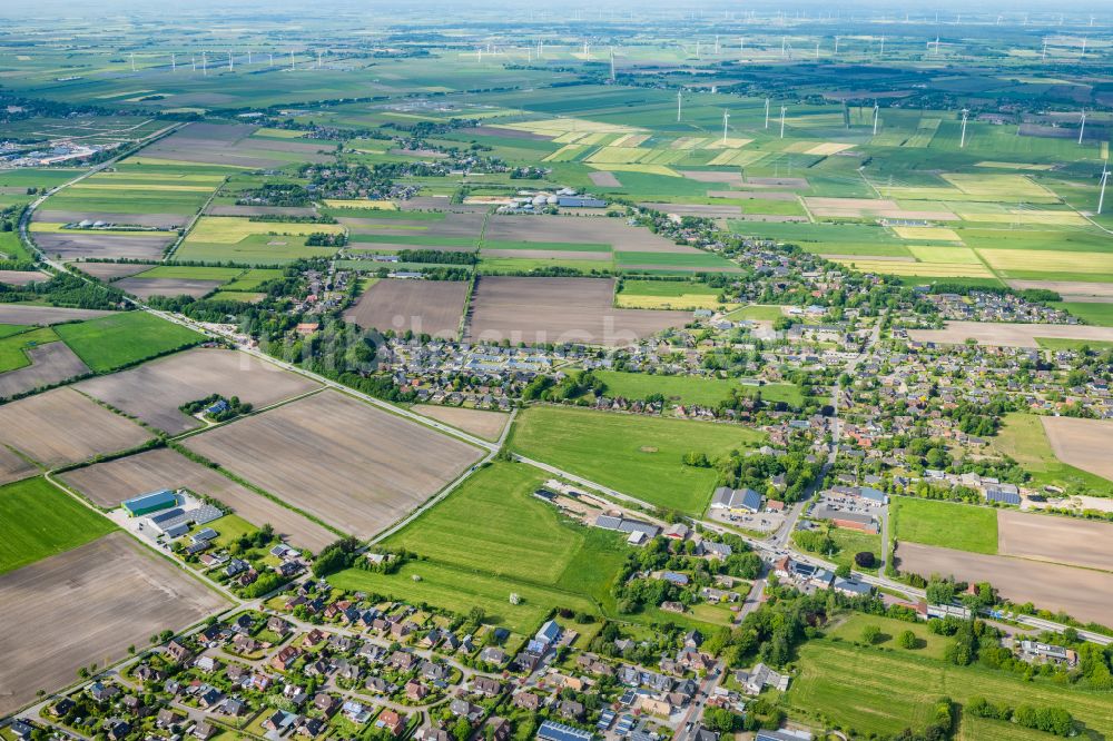 Risum-Lindholm aus der Vogelperspektive: Felder und angrenzende Waldgebiete in Risum-Lindholm im Bundesland Schleswig-Holstein, Deutschland