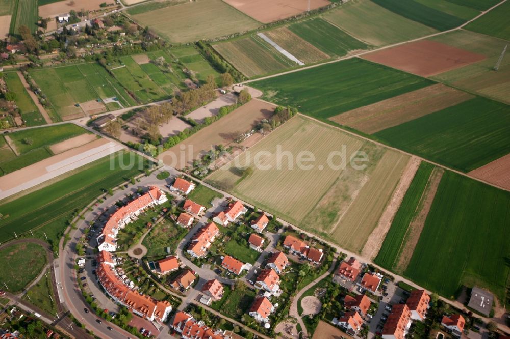 Mainz aus der Vogelperspektive: Felder im Osten des Stadtteils Hechtsheim im Bundesland Rheinland-Pfalz