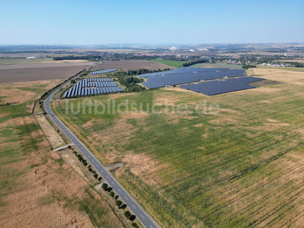 Teutschenthal aus der Vogelperspektive: Feldlandschaft und Planungsfläche in Teutschenthal im Bundesland Sachsen-Anhalt, Deutschland