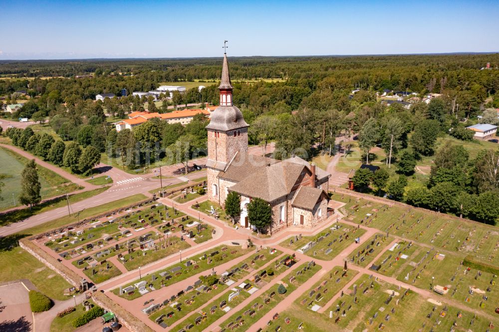 Luftbild Jättböle - Feldsteinkirche Jomala kyrka in Jättböle in Alands landsbygd, Aland