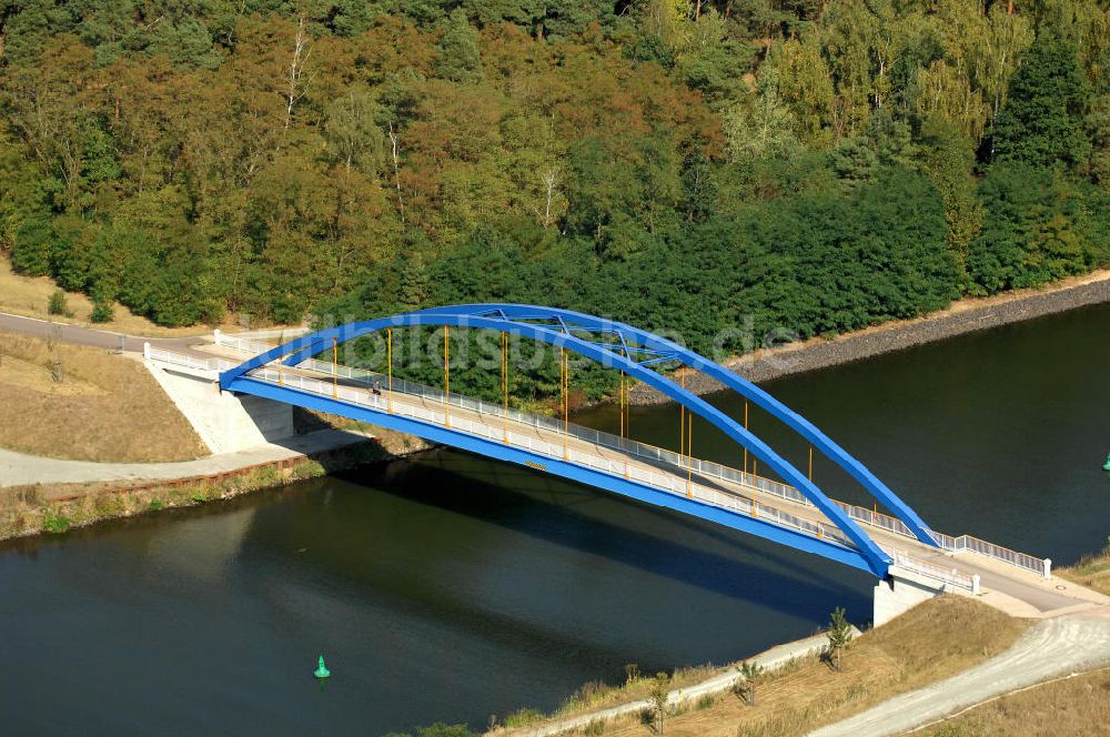 Detershagen von oben - Feldwegbrücke Niegripp-Detershagen bei Burg