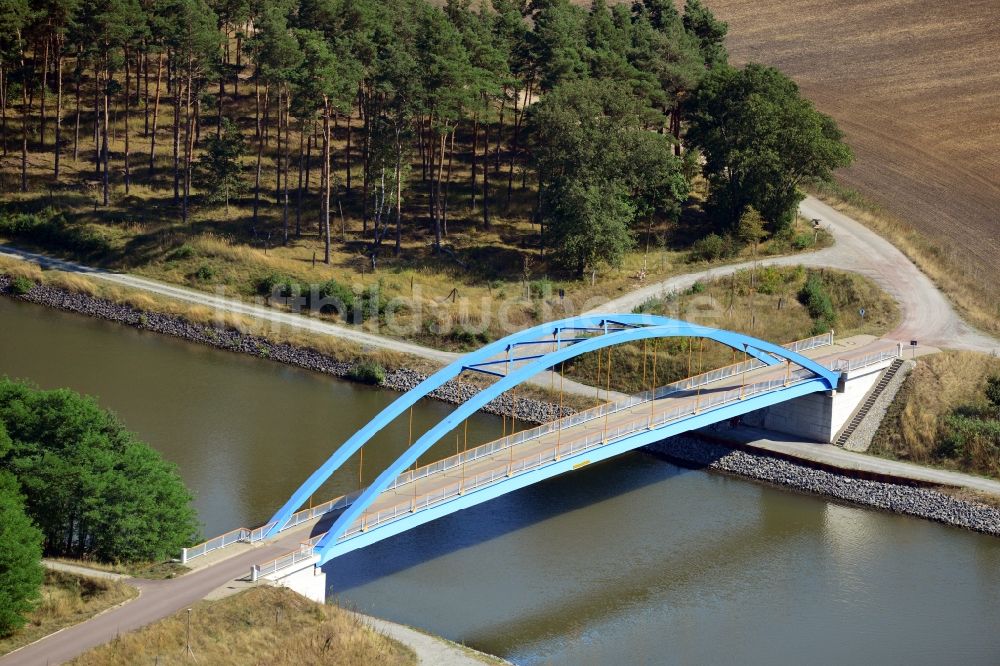 Luftbild Niegripp - Feldwegbrücke Niegripp-Detershagen über dem Elbe-Havel-Kanal im Bundesland Sachsen-Anhalt