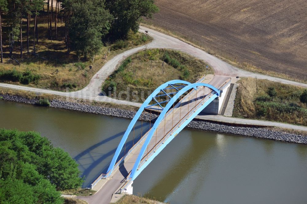 Luftaufnahme Niegripp - Feldwegbrücke Niegripp-Detershagen über dem Elbe-Havel-Kanal im Bundesland Sachsen-Anhalt