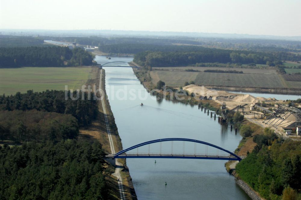 Luftaufnahme Burg - Feldwegbrücke Schartau Detershagen bei Burg