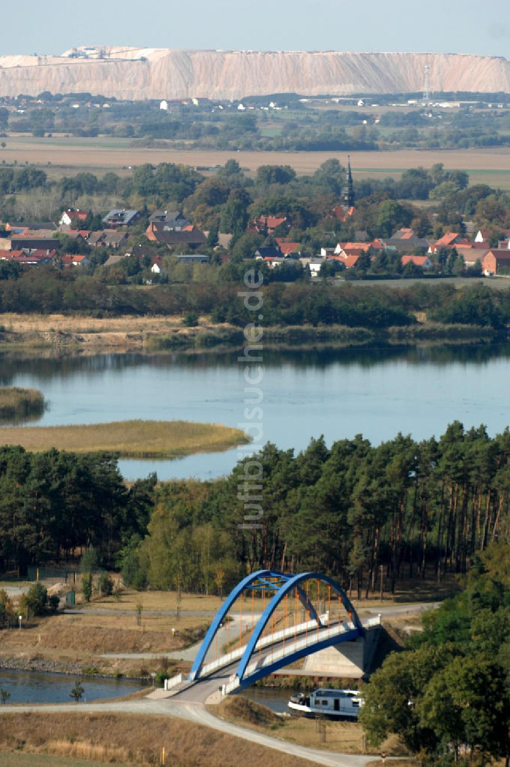 Burg aus der Vogelperspektive: Feldwegbrücke Schartau Detershagen bei Burg