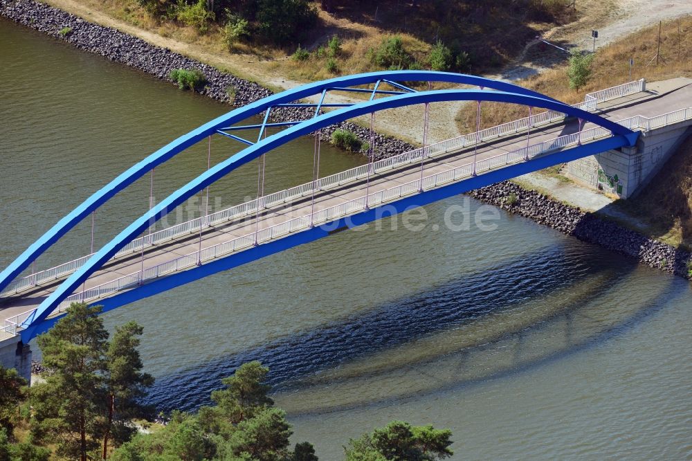 Detershagen von oben - Feldwegbrücke Schartau Detershagen über dem Elbe-Havel-Kanal im Bundesland Sachsen-Anhalt