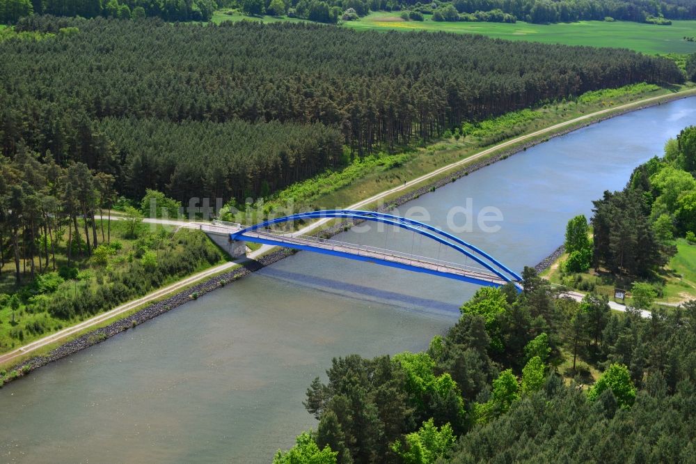 Detershagen von oben - Feldwegbrücke Schartau Detershagen über dem Elbe-Havel-Kanal im Bundesland Sachsen-Anhalt