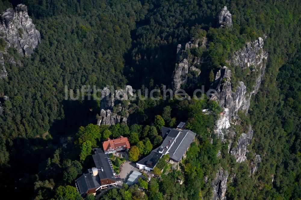 Rathen aus der Vogelperspektive: Felsen im Basteigebiet in Rathen im Bundesland Sachsen