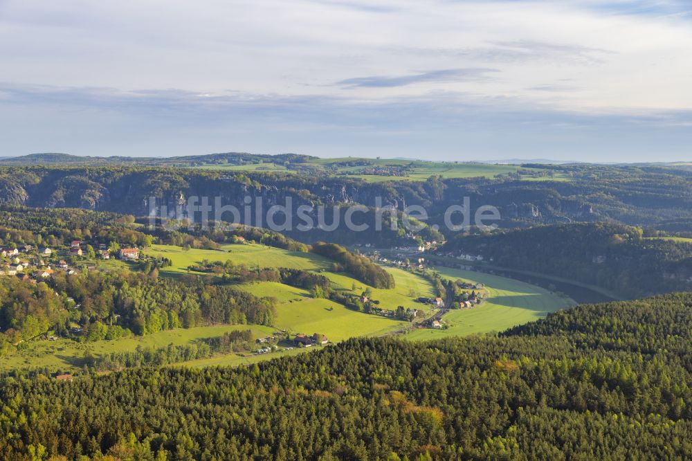 Luftaufnahme Rathen - Felsen im Basteigebiet in Rathen im Bundesland Sachsen