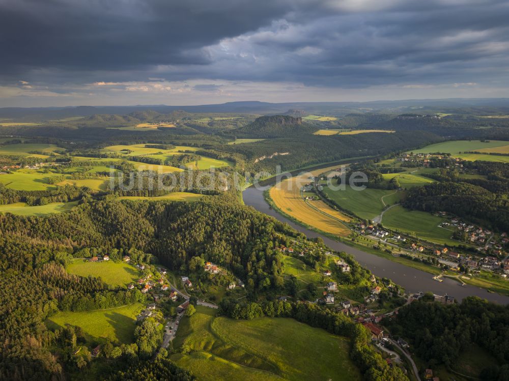 Rathen von oben - Felsen im Basteigebiet in Rathen im Bundesland Sachsen