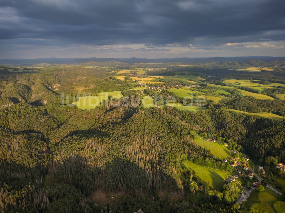 Rathen aus der Vogelperspektive: Felsen im Basteigebiet in Rathen im Bundesland Sachsen