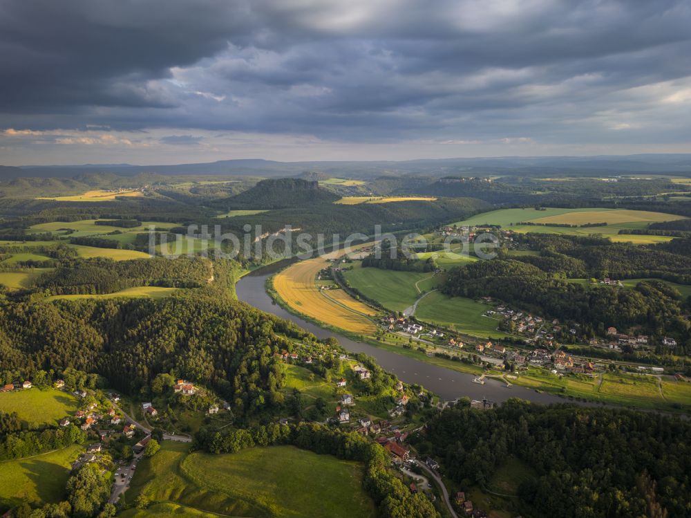 Luftaufnahme Rathen - Felsen im Basteigebiet in Rathen im Bundesland Sachsen