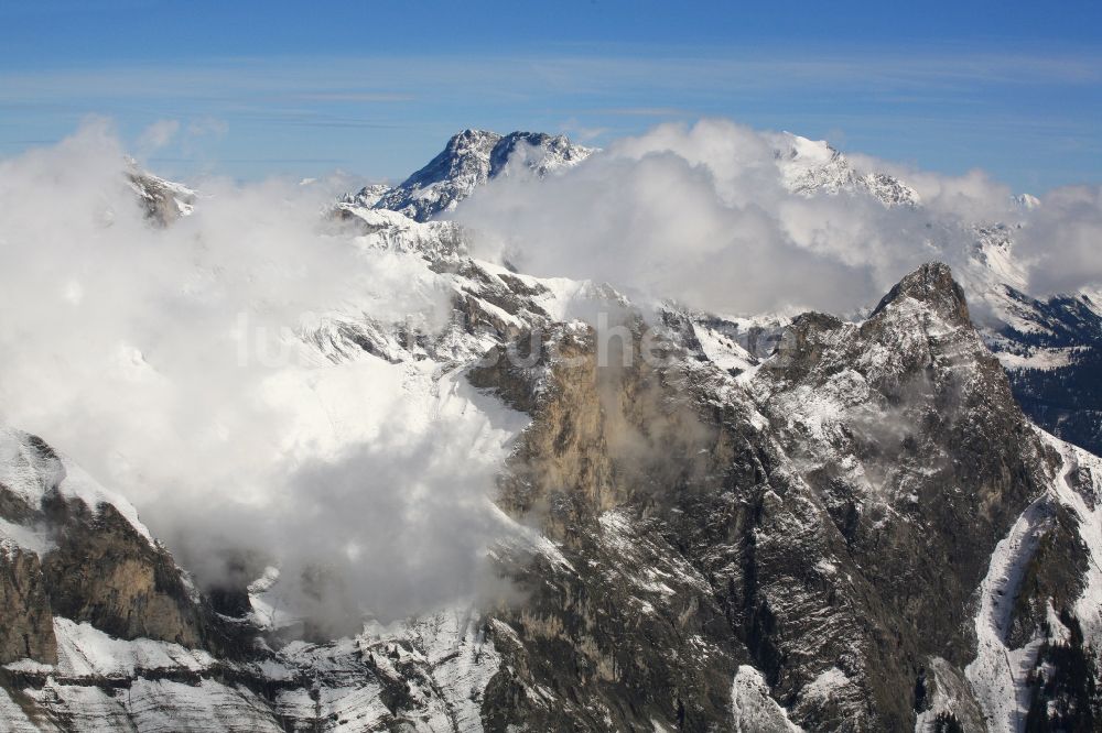 Luftaufnahme Balzers - Felsen- und Berglandschaft der Alpen beim Rotspitz in Balzers in Liechtenstein