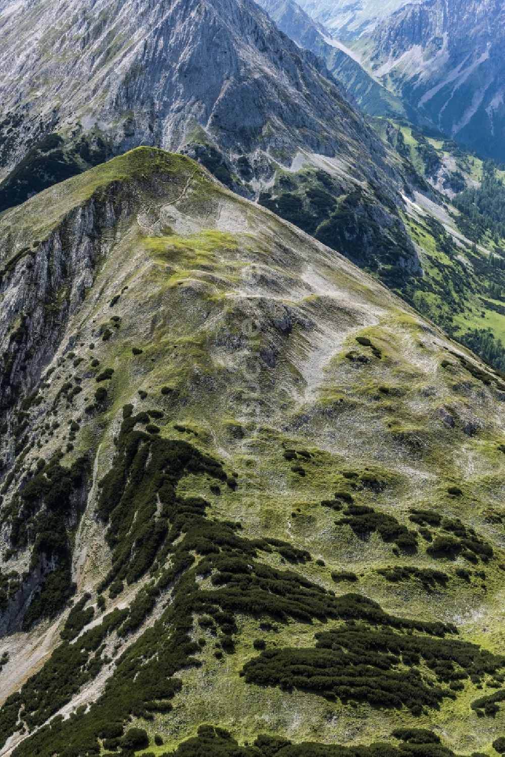 Luftbild Tarrenz - Felsen- und Berglandschaft der Alpen in Tarrenz in Tirol, Österreich