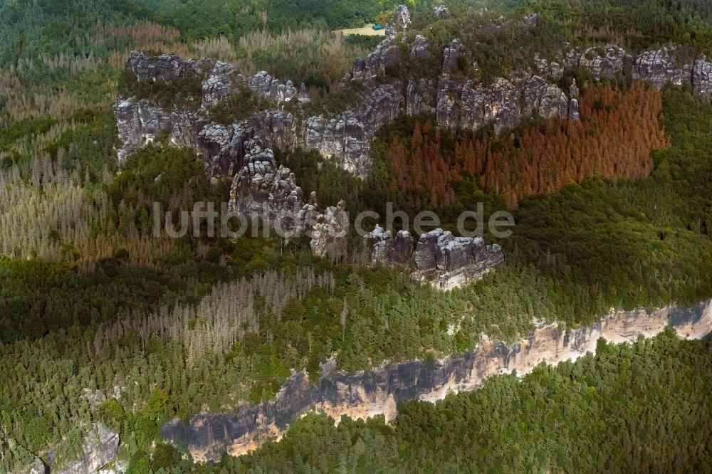 Ostrau von oben - Felsen- und Berglandschaft im Elbsandsteingebirge in Ostrau im Bundesland Sachsen, Deutschland