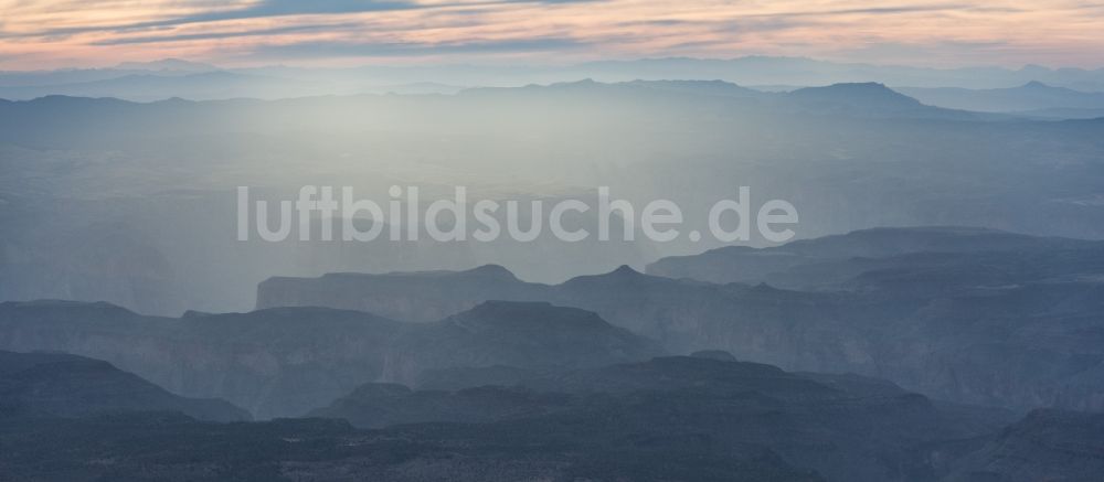 Luftaufnahme Kingman - Felsen- und Berglandschaft in Kingman in Arizona, USA