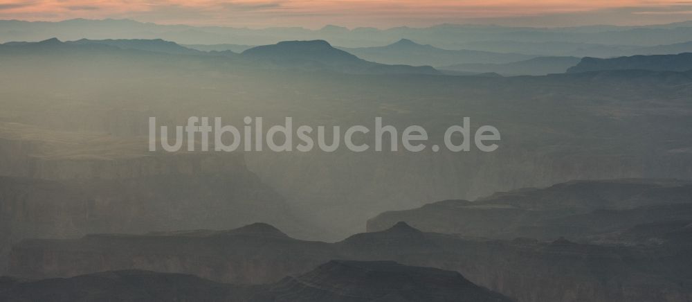 Luftaufnahme Kingman - Felsen- und Berglandschaft in Kingman in Arizona, USA