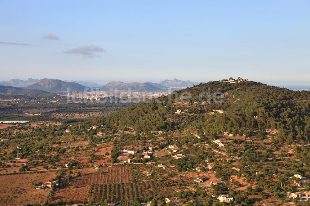 Puig de Santa Magdalena Inca aus der Vogelperspektive: Felsen- und Berglandschaft Puig de Santa Magdalena Inca in Mallorca auf der balearischen Mittelmeerinsel Mallorca, Spanien