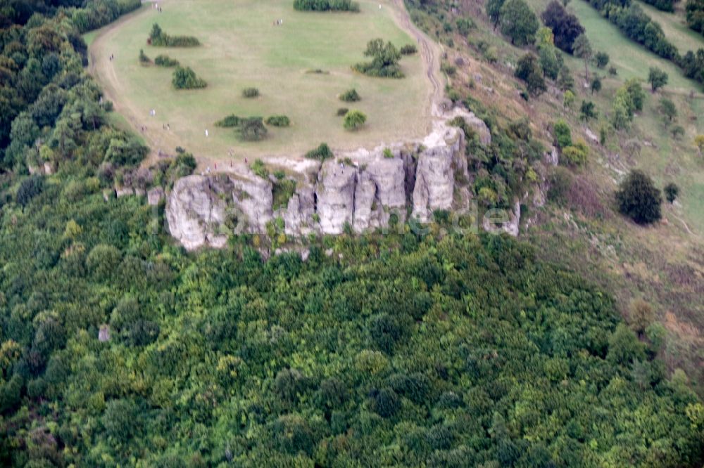 Bad Staffelstein von oben - Felsen- und Berglandschaft Staffelberg in Bad Staffelstein im Bundesland Bayern