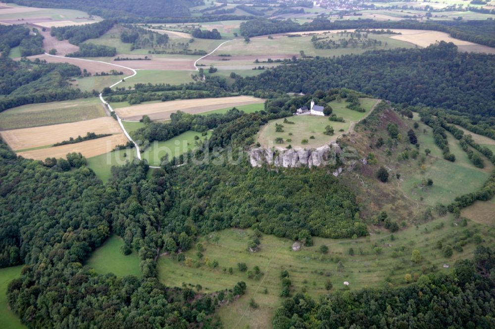 Bad Staffelstein aus der Vogelperspektive: Felsen- und Berglandschaft Staffelberg in Bad Staffelstein im Bundesland Bayern