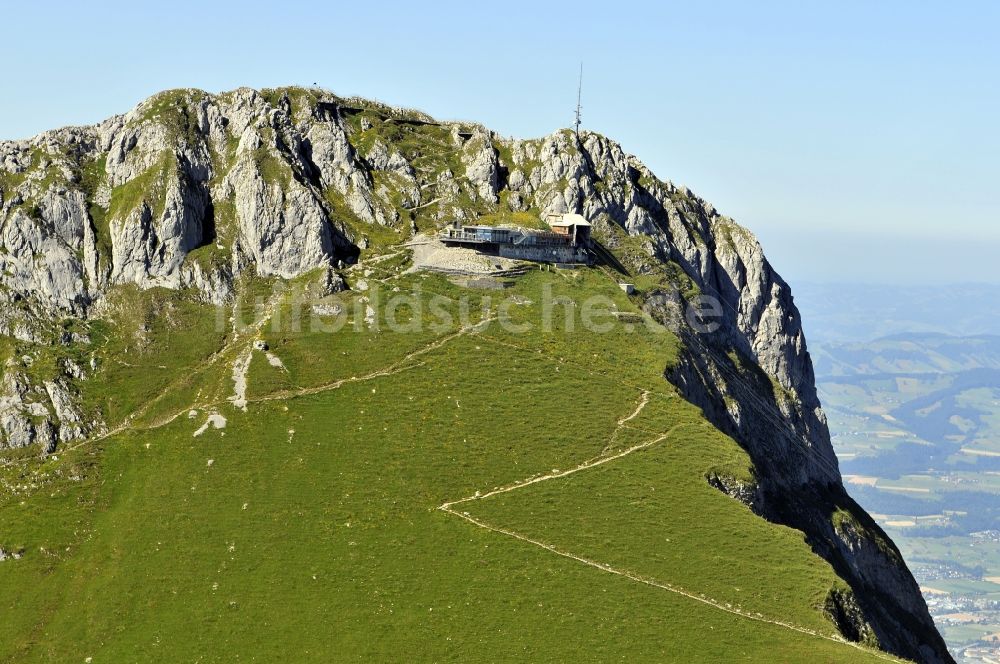 Oberstocken von oben - Felsen- und Berglandschaft des Stockhorn in Oberstocken in Schweiz