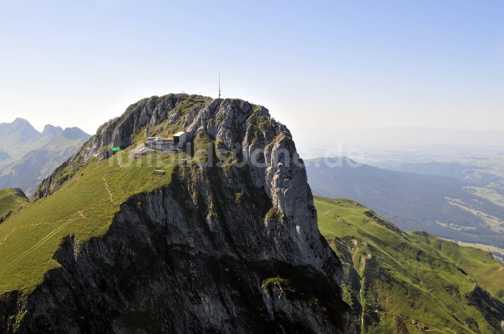 Oberstocken aus der Vogelperspektive: Felsen- und Berglandschaft des Stockhorn in Oberstocken in Schweiz