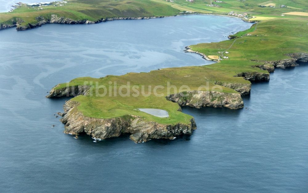 Luftaufnahme Lerwick - Felsen an der Küste der Shetlands bei Lerwick in der Nordsee