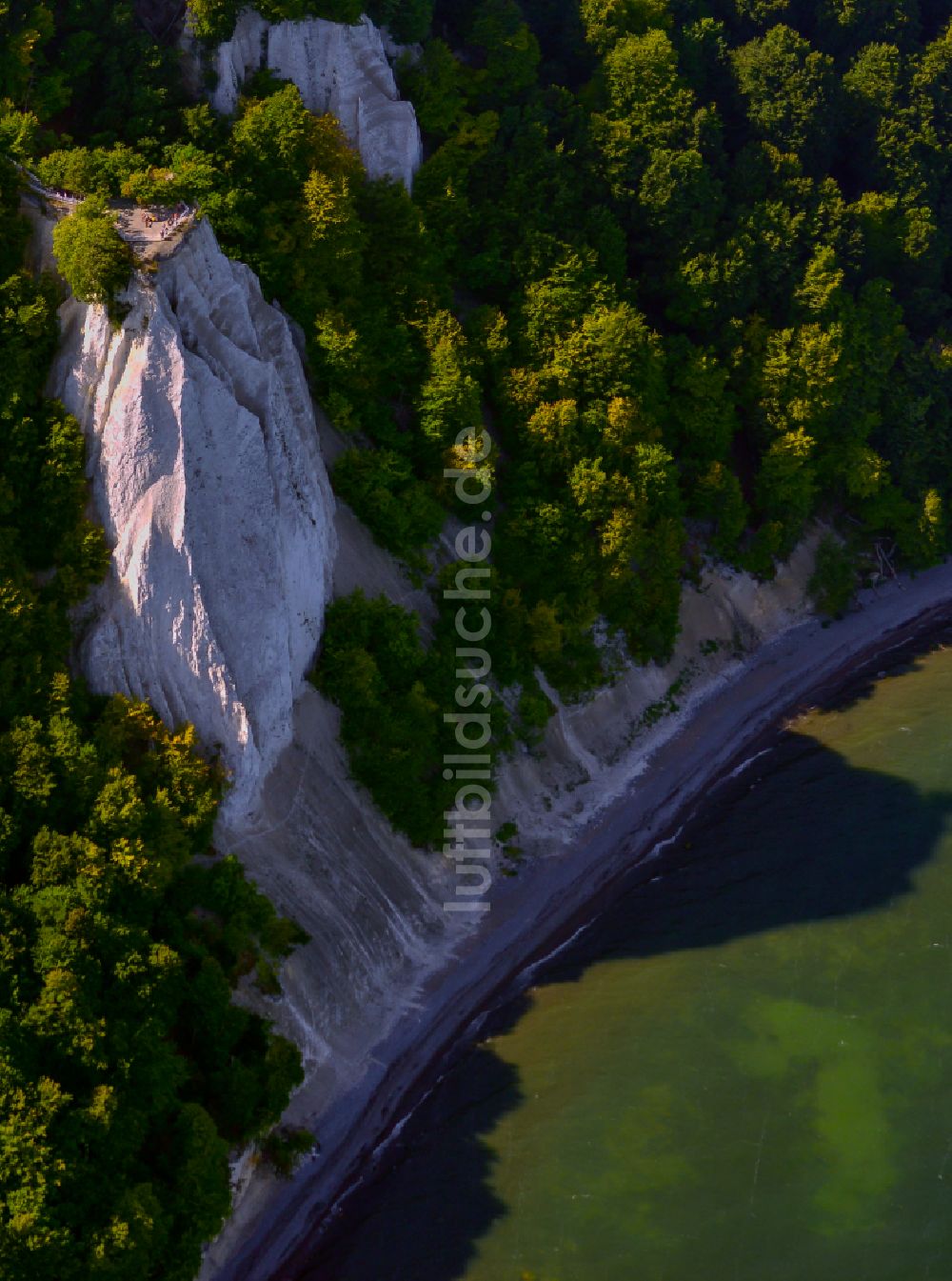 Luftbild Lohme - Felsen- Küsten- Landschaft an der Steilküste - Kreidefelsen Königstuhl - in Lohme im Bundesland Mecklenburg-Vorpommern, Deutschland