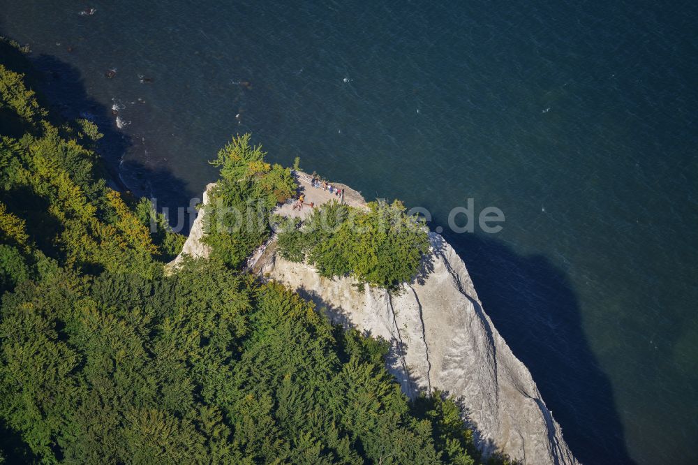 Luftbild Lohme - Felsen- Küsten- Landschaft an der Steilküste - Kreidefelsen Königstuhl - in Lohme im Bundesland Mecklenburg-Vorpommern, Deutschland