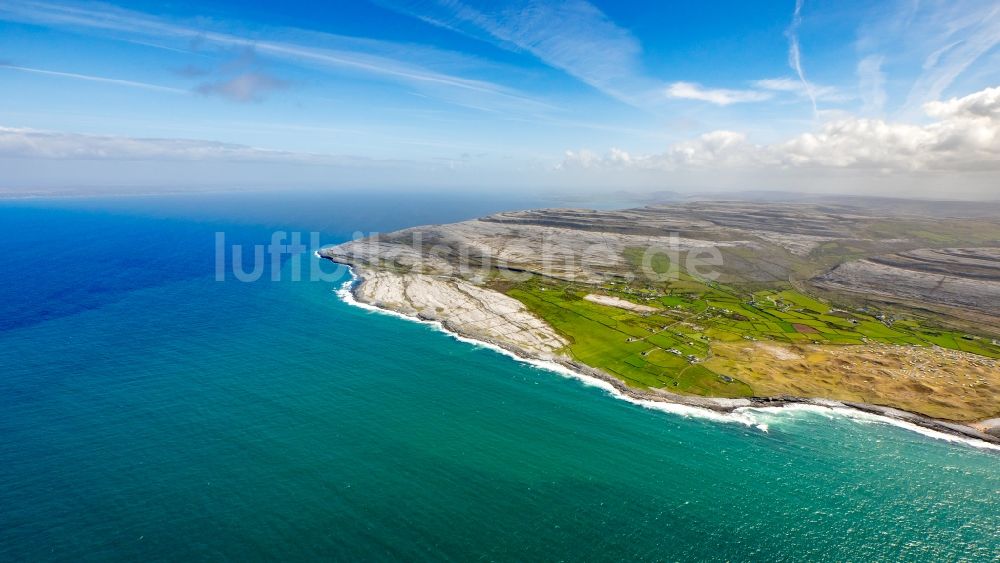 Luftaufnahme Murroogh - Felsen- Küsten- Landschaft an der Steilküste Nordatlantischer Ozean in Murroogh in Clare, Irland