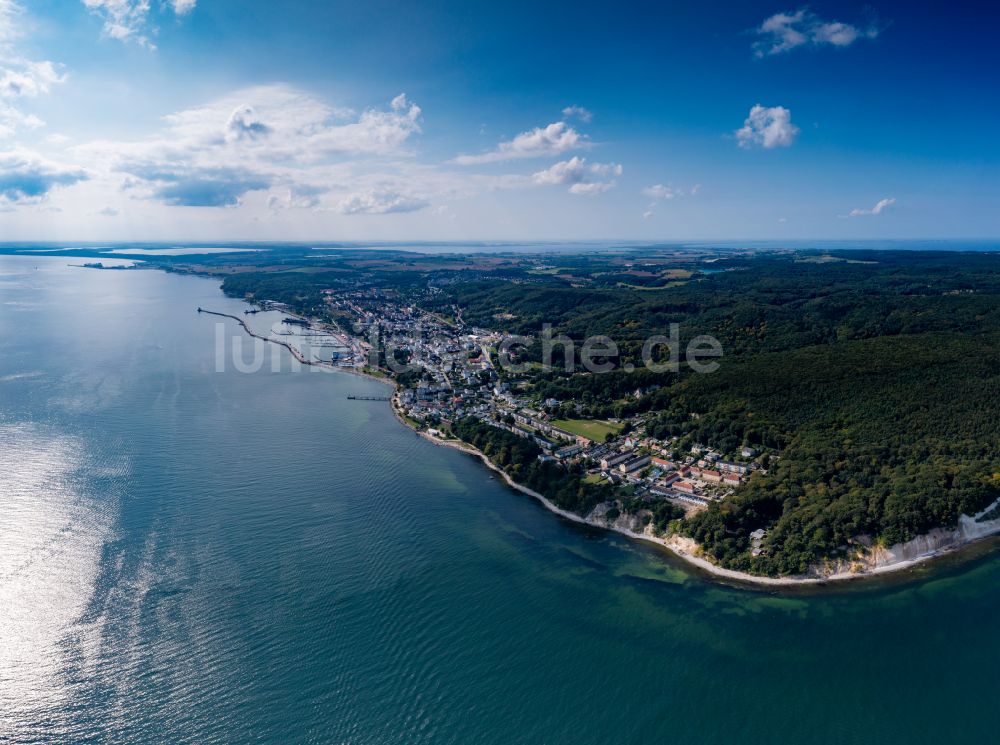 Luftbild Sassnitz - Felsen- Küsten- Landschaft an der Steilküste in Sassnitz im Bundesland Mecklenburg-Vorpommern, Deutschland