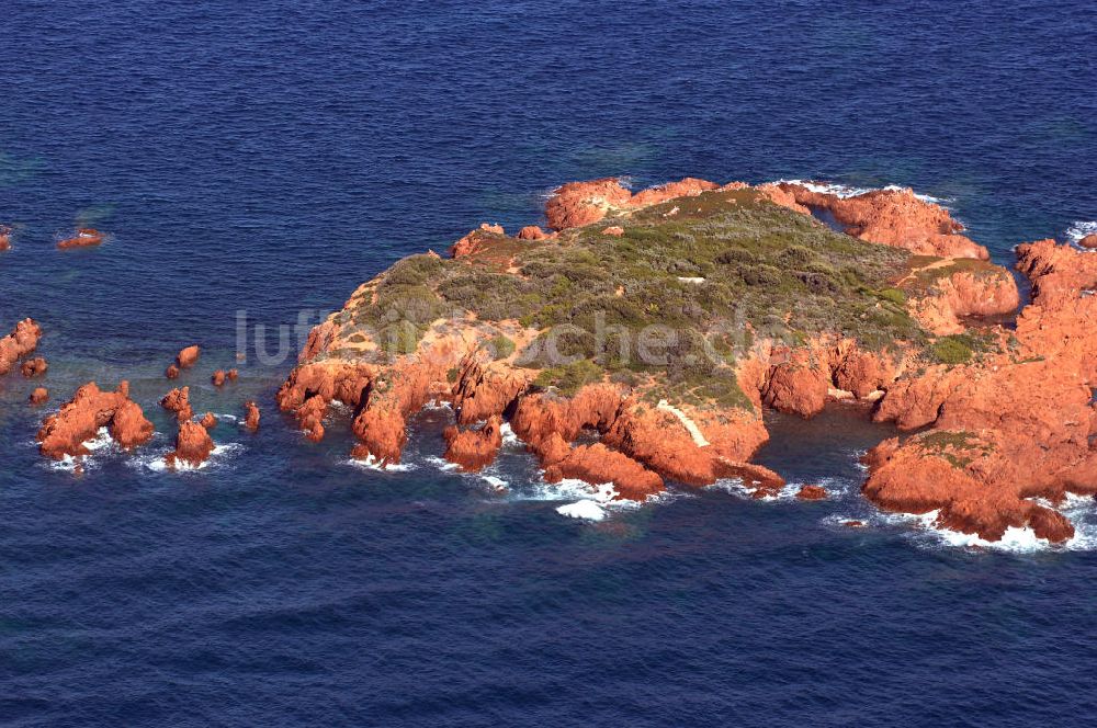 Luftbild Agay - Felsen im Mittelmeer vor Agay an der Cote d'Azur in Frankreich