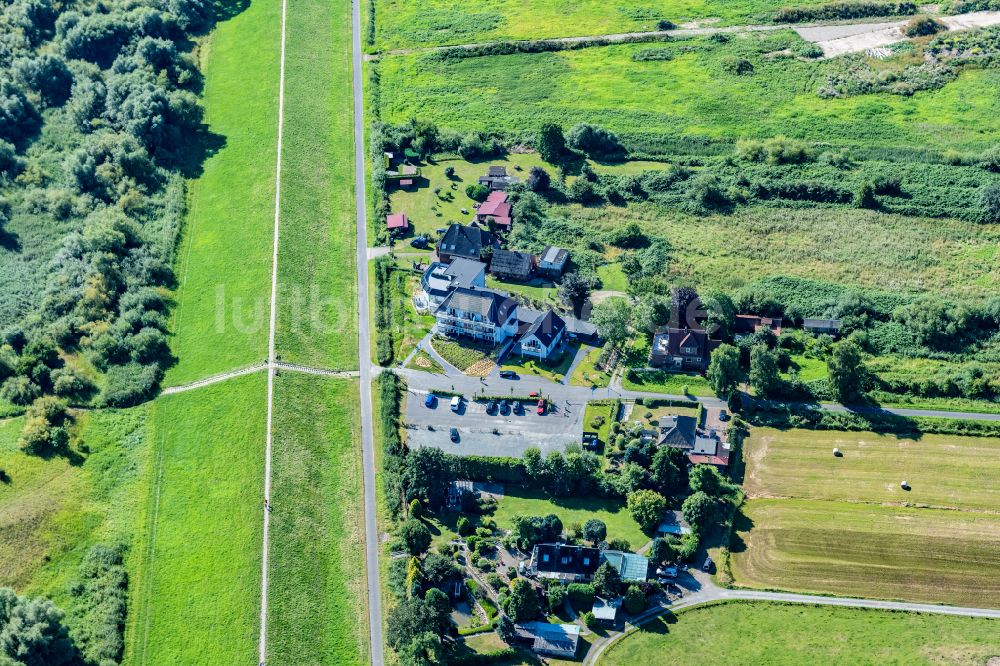 Drochtersen aus der Vogelperspektive: Ferienhaus Anlage Elbblick in Drochtersen im Bundesland Niedersachsen, Deutschland