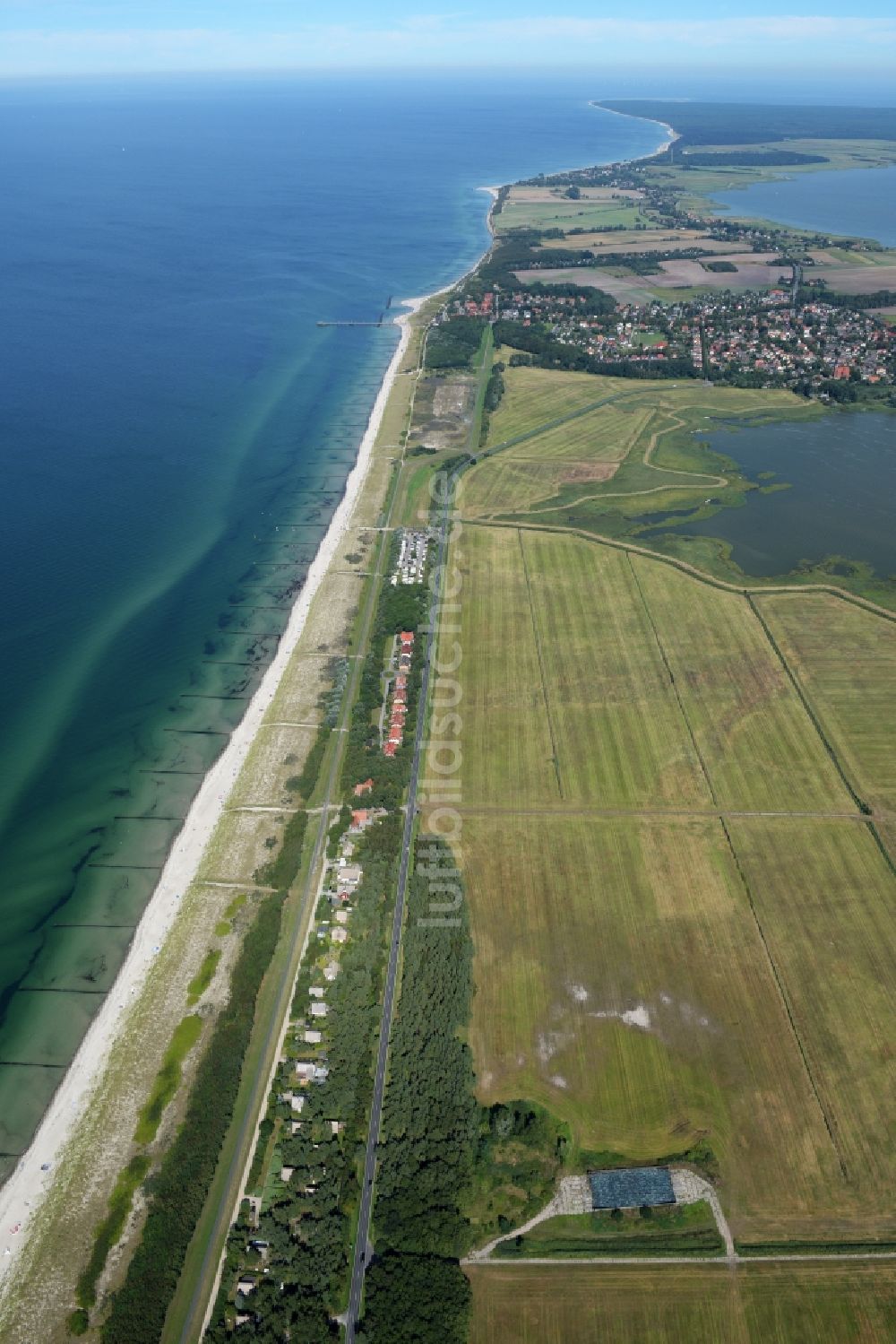 Luftbild Wustrow - Ferienhaus Anlage entlang der L21 in Wustrow im Bundesland Mecklenburg-Vorpommern