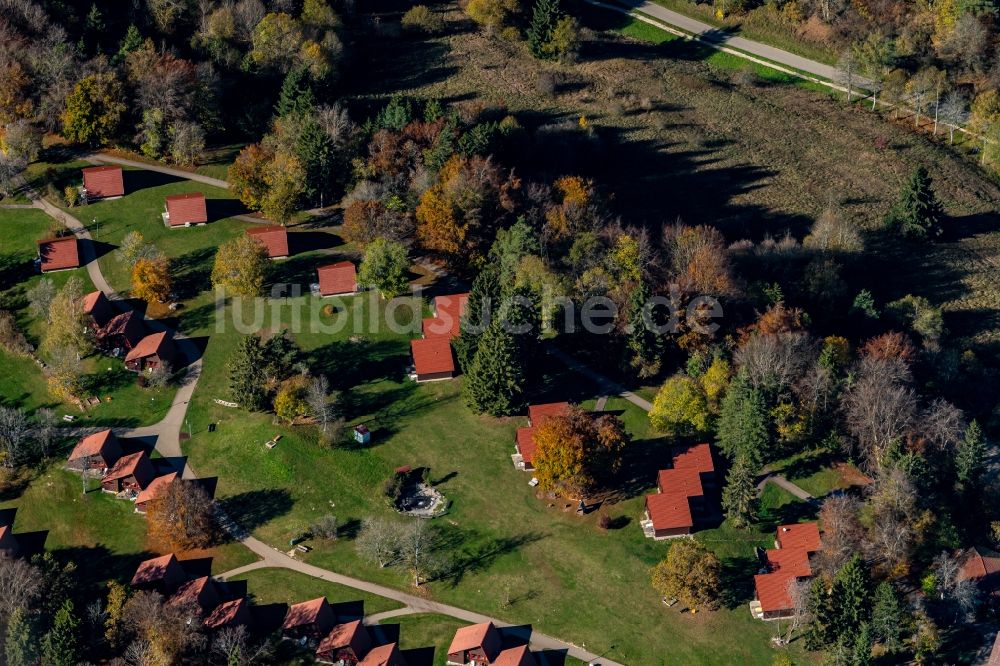 Luftaufnahme Erpfingen - Ferienhaus Anlage Feriendorf Sonnenmatte in Erpfingen im Bundesland Baden-Württemberg, Deutschland