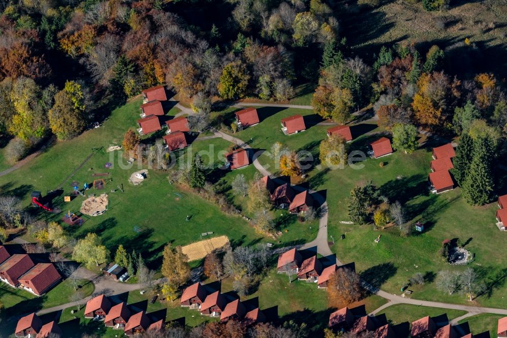 Erpfingen von oben - Ferienhaus Anlage Feriendorf Sonnenmatte in Erpfingen im Bundesland Baden-Württemberg, Deutschland