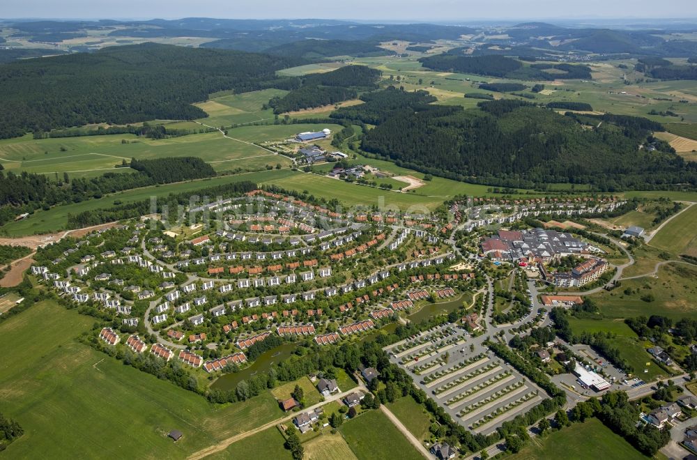 Luftaufnahme Medebach - Ferienhaus- Anlage des Ferienparks Center Parcs Park Hochsauerland in Medebach im Bundesland Nordrhein-Westfalen