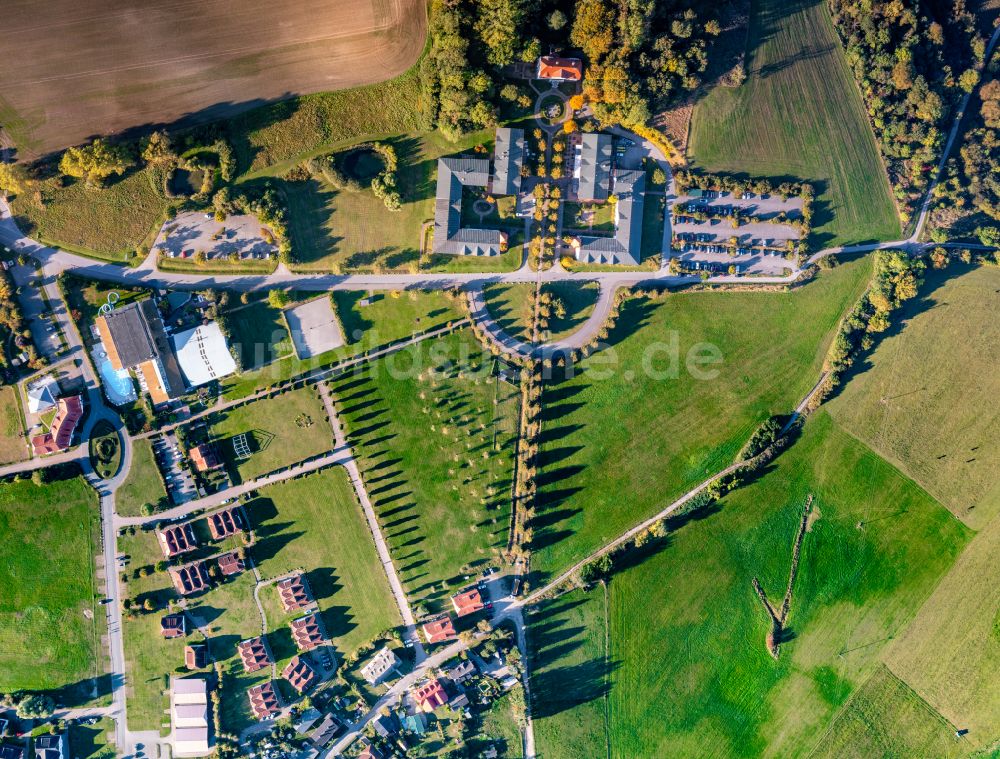 Neddesitz von oben - Ferienhaus- Anlage des Ferienparks Precise Resort Rügen in Neddesitz im Bundesland Mecklenburg-Vorpommern, Deutschland