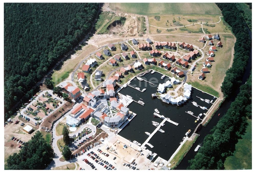 Kleinzerlang aus der Vogelperspektive: Ferienhaus Anlage Marina Wolfsbruch in Kleinzerlang im Bundesland Brandenburg, Deutschland