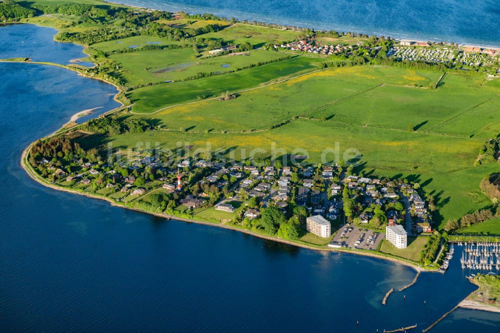 Glücksburg von oben - Ferienhaus Anlage Meerblickappartement auf der Halbinsel Holnis Ortsteil Schausende in Glücksburg im Bundesland Schleswig-Holstein, Deutschland