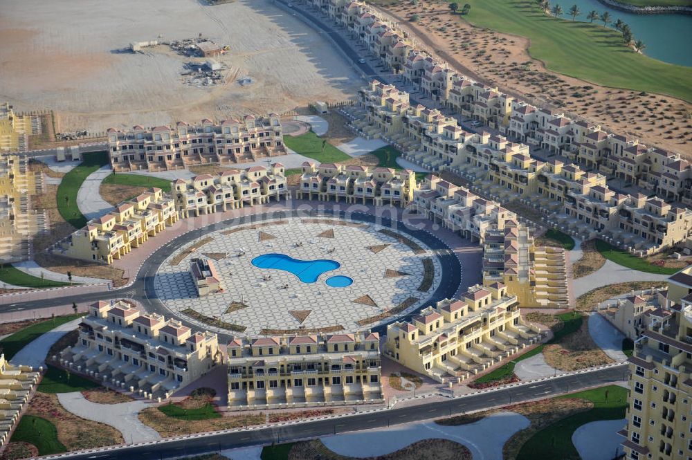 Ras Al Khaimah aus der Vogelperspektive: Ferienhaussiedlung Town House Type C in Ras Al Khaimah