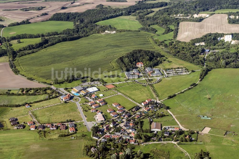 Sagard von oben - Ferienpark auf der Insel Rügen im Ortsteil Neddesitz in Sagard im Bundesland Mecklenburg-Vorpommern