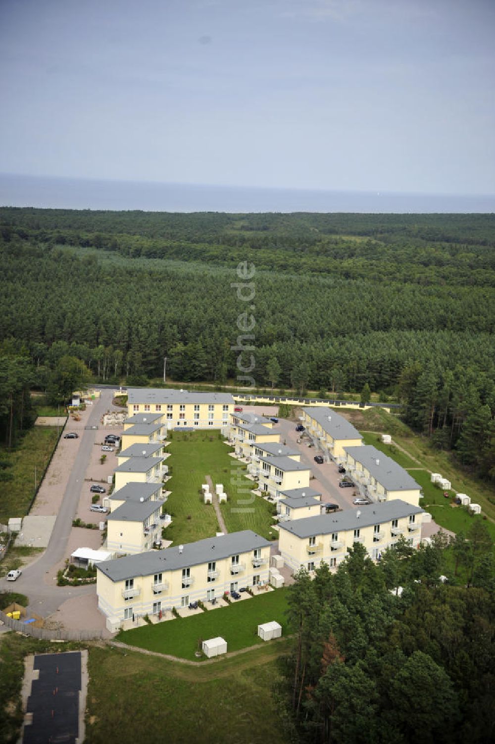 Graal-Müritz von oben - Ferienwohnpark im Küstenwald der HAWO Bauträger KG in unmittelbarer Strandnähe im Ostseeheilbad Graal-Müritz