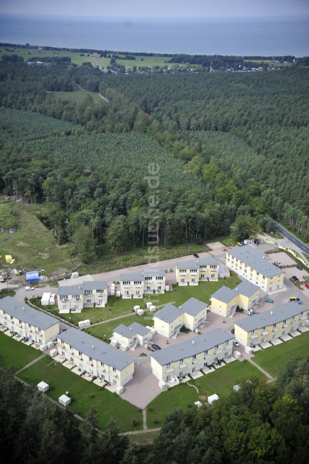 Graal-Müritz von oben - Ferienwohnpark im Küstenwald der HAWO Bauträger KG in unmittelbarer Strandnähe im Ostseeheilbad Graal-Müritz