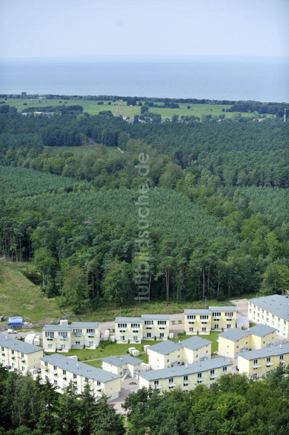 Graal-Müritz von oben - Ferienwohnpark im Küstenwald der HAWO Bauträger KG in unmittelbarer Strandnähe im Ostseeheilbad Graal-Müritz